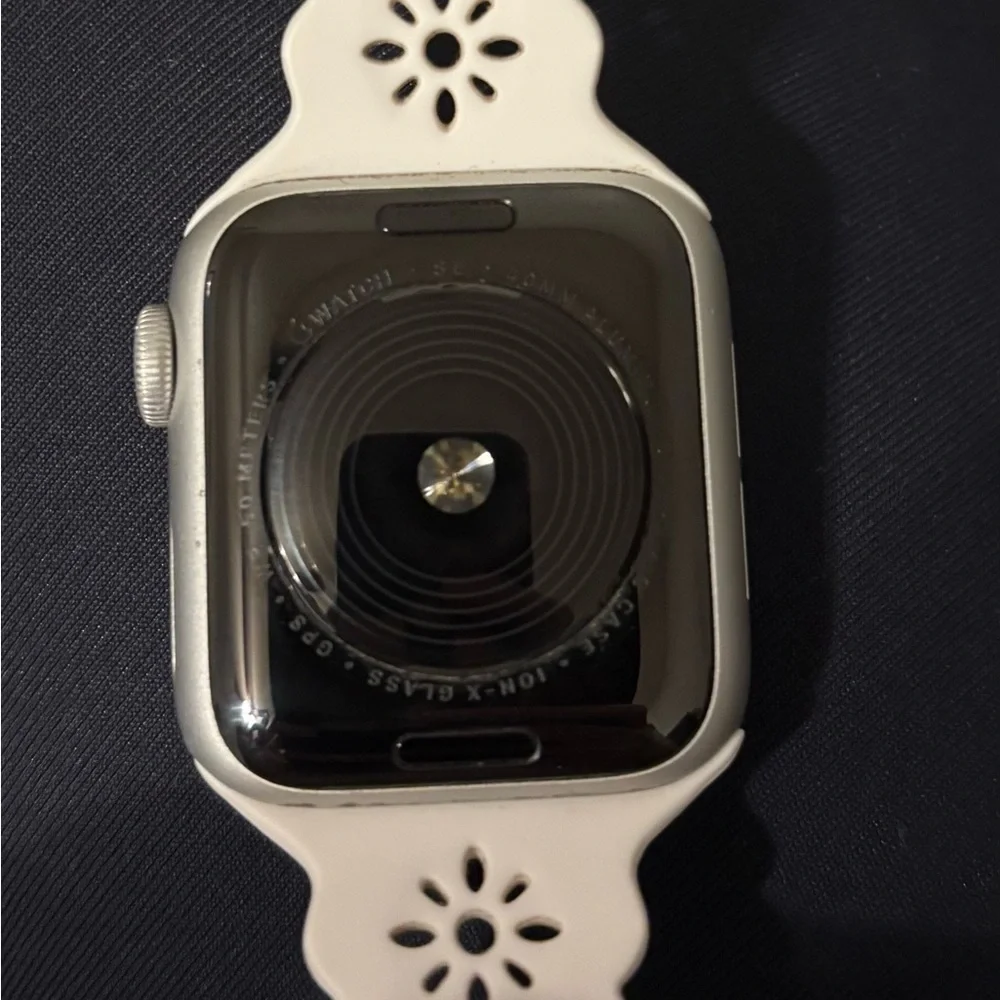 Apple Watch SE 40mm with multiple bands included